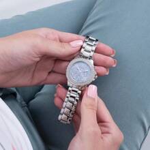 Guess Guess Ladies' Quartz Watch, Stainless Steel Strap, Stainless Steel Dial, Quartz Movement, Water-Resistant To 50 Meters, Pointer Display, Suitable For Daily Gatherings GW0410L1 GW0410L2 GW0410L3 GW0410L4