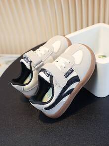 1 Pair All-Season Baby Sneakers, Design: The Overall Color Scheme Is Simple Yet Fashionable, With The Black Decorative Lines On The Shoe Body Contrasting Sharply With The Light-Colored Upper, Following The Current Popular Retro Sports Style, Allowing Children To Wear Them With A Fashionable Taste And Easily Match Various Outfits.