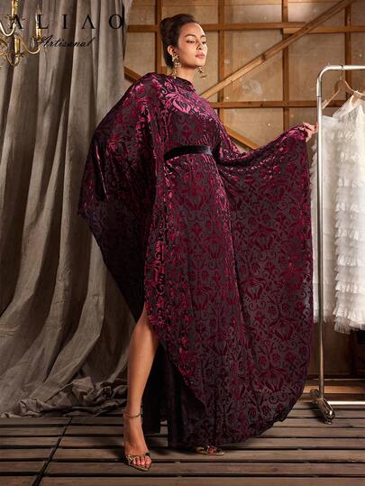 A&A Delicate Velvet Satin Sembossed Dark-Patterned Cinching Waist Super Expansion Skirt Hemline Maxi Robe Dress, Vintage Style, Modest, Wedding Season, Valentine's Day Outfit, Autumn Winter, White Party Event, Old Money Style, Court Style