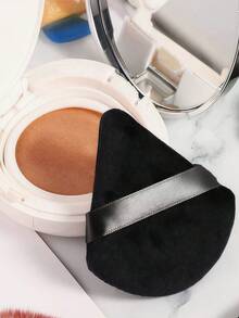 18件套化妆刷套装，包含5个黑色三角粉扑套装（适用于散粉），采用水晶绒短毛，柔软且粘性强；另含13支化妆刷套装，柔软蓬松，专业化妆粉底刷、散粉刷、眼影晕染刷等美妆工具。 - 彩色 - 查看 4