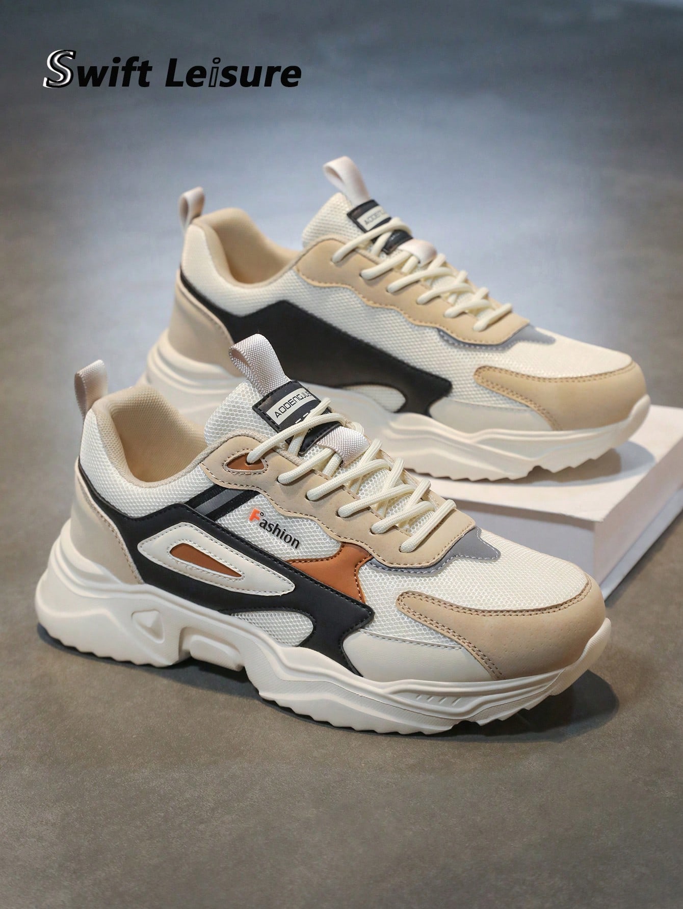 أحذية جري مريحة متعددة الاستخدامات بتصميم شبكي مخت...