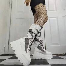 Botas de motocicleta de suela gruesa; botas góticas punk oscuras de media pantorrilla; zapatos punk mate para mujeres - Blanco - Ver 11
