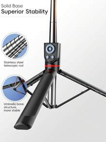 自拍杆是一款1.8米遥控无线控制手机三脚架，配备LED三色美颜补光灯，是旅行必备单品。可自由伸缩，10米距离遥控拍摄录像，是目前市面上最稳定的三脚架自拍杆，可手持可放于地面。