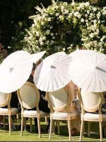 1 bucată de umbrelă albă din hârtie uleiată - o umbrelă elegantă de soare, potrivită pentru diverse nunți, petreceri și recuzită foto. Este ușoară și portabilă, perfectă pentru decorarea ceremoniei de absolvire.