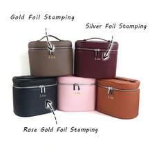 1个定制大容量PU皮革化妆盒，带内部收纳整理隔层，个性化女士旅行化妆包，带提手，轻奢收纳内胆，可定制姓名及字母大小写，分隔式设计，时尚秋季，尽显魅力