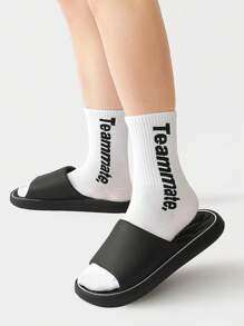 Zapatillas de hombre de cuatro estaciones, material de EVA con desodorante, suela blanda y transpirable, cómoda para usar en casa, negra para uso casual diario, adecuada para caminar en casa o al aire libre, zapatillas esenciales para el transporte diario