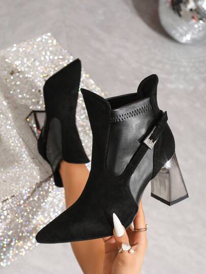 Damen Mode Leder Knöchel Stiefel, Herbst/Winter 2025 Neue Strasssteine Schnalle Sexy Patchwork Elastische Stiefel, Komfortable vielseitige Pendler Metall Quadratischer Absatz Kleid Stiefel, Schwarze Wildleder Spitze Zehen Knöchel Stiefel, Stiefel für Frauen