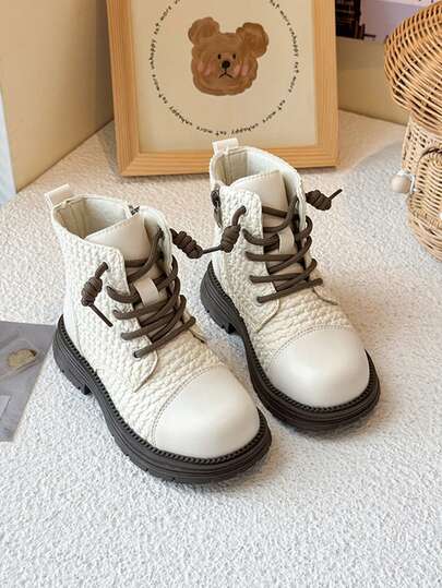1双儿童平底靴，时尚秋冬