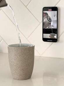 Nouvelle marque Ventouse en silicone, support de téléphone à ventouse carré à simple face, support de boîtier de téléphone adhésif, accessoires de téléphone en silicone pour iPhone et Android, support de téléphone mains libres, jouet à trépigner, miroir, support de téléphone de douche, vidéo vibrante et selfie, étui de chargeur universel à ventouse