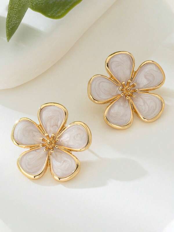 1 Pair White Petal Versatile Stud Earrings, Unique Design, Suitable For Women's Daily Wear