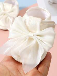 Zapatos de bebé niña recién nacida de suela blanda, zapatillas de cuna, primeros pasos planos, con lazo y flor, antideslizantes, para vestido de princesa de boda - Beis - Ver 3