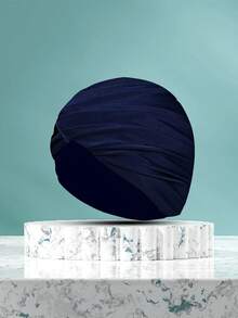 1 件大号时尚褶皱纯色泳帽。尺寸较大，佩戴舒适，无束缚感。适合长发、头围较大的成年人。多种颜色可选。适用于浴室、游泳、海滩，也适合化妆和卸妆时使用。