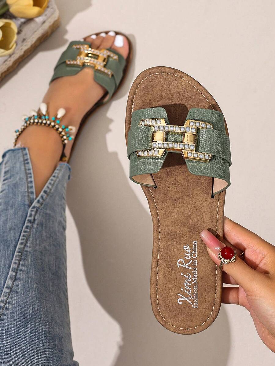 新款春夏时尚品牌 H 款女士拖鞋，休闲系带罗马凉鞋，舒适一脚蹬穆勒凉鞋，颜色：黑色、米色、棕色、平底、压花、沙漠钥匙、法式优雅水钻厚底坡跟凉鞋、沙滩鞋、简约室内/室外拖鞋、鳄鱼纹金属装饰平底凉鞋