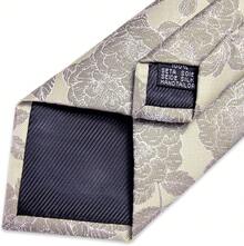 Conjunto de corbata de seda con estampado floral, incluye pinza de corbata, pañuelo y gemelos - Champán - Ver 9