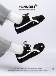 HUANQIU 2025 New Women's Shoes, Women's Skateboard Shoes, A Pair Of And Fashionable Breathable Lace-Up Home Office Outdoor White Shoes Versatile Light And Comfortable White Shoes Lace-Up Soft-Soled Sports Shoes Casual Shoes Running Shoes Christmas Apple Red Four Seasons Shoes