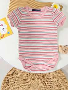 Body de bebé con rayas pastel multicolor. Suave, cómodo y con un estilo dulce y moderno para el día a día. - Rosa - Ver 3