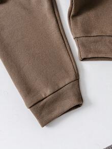 2 件套幼儿男童休闲装，可爱熊图案条纹拼接耳朵设计长袖上衣搭配棕色卷边裤，舒适的日常穿着 - 棕色 - 查看 8