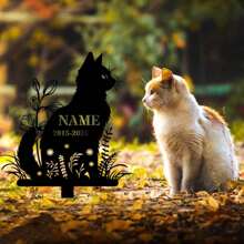 [个性化猫咪纪念] 定制金属猫咪纪念桩 - 个性化姓名和日期，防风雨花卉设计花园装饰