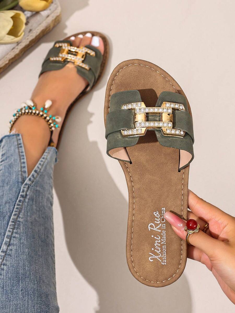 新款春夏时尚品牌 H Style 女士拖鞋，休闲系带一脚蹬罗马凉鞋，舒适一脚蹬穆勒凉鞋，颜色有黑色、米色、棕色、平底、压花、沙漠钥匙、法式优雅水钻厚底坡跟凉鞋、沙滩鞋、简约室内外拖鞋、鳄鱼纹金属装饰平底凉鞋