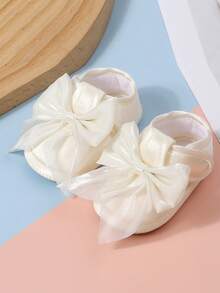 Zapatos de bebé niña recién nacida de suela blanda, zapatillas de cuna, primeros pasos planos, con lazo y flor, antideslizantes, para vestido de princesa de boda - Beis - Ver 1