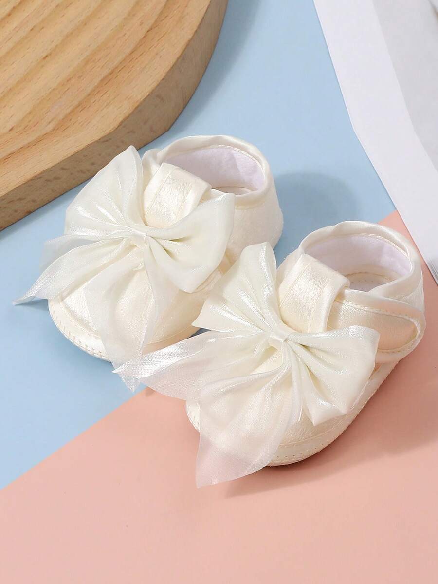 Zapatos de bebé niña recién nacida de suela blanda, zapatillas de cuna, primeros pasos planos, con lazo y flor, antideslizantes, para vestido de princesa de boda - Beis - Ver 1