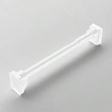 Metalowy drążek napinający do zasłony prysznicowej jest regulowany, drążek podtrzymujący szafę jest teleskopowy i ma antypoślizgową silikonową podstawę, bez konieczności wiercenia. Drążek na zasłonę i drążek do suszenia ubrań nadają się do wielu zastosowań, takich jak łazienki, kuchnie i balkony.