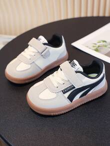 1 Pair All-Season Baby Sneakers, Design: The Overall Color Scheme Is Simple Yet Fashionable, With The Black Decorative Lines On The Shoe Body Contrasting Sharply With The Light-Colored Upper, Following The Current Popular Retro Sports Style, Allowing Children To Wear Them With A Fashionable Taste And Easily Match Various Outfits.