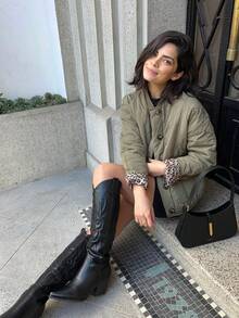 女士时尚豹纹拼接纽扣前襟夹克，常规版型长袖绗缝飞行员夹克，饰有豹纹细节，适合秋冬春季穿着 - 棕色 - 查看 2