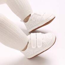 Zapatos de otoño para bebés, zapatos para bebés, zapatos bordados, zapatos casuales, zapatos de tela con suela blanda, transpirables, adecuados para niñas de 0 a 1 año