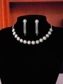 一套优雅简约的鹿形吊坠项链和耳环首饰套装，适合晚宴和婚礼佩戴。 - 銀色 - 查看 3