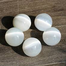 1 Classic Selenite Crystal Ball, Large Handmade Stone Tabletop Decoration For Home, Office, Yoga Room, Ideal For Wedding, Christmas, Halloween, Thanksgiving, Father's Day, Mother's Day - Selenite - View 4