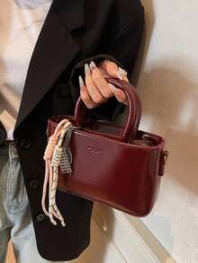 新款时尚经典百搭纯色 PU 防水面料，字母图案装饰设计手提包，吊坠装饰设计单肩包，适合旅行、购物、聚会、约会。 - 酒紅色 - 查看 1