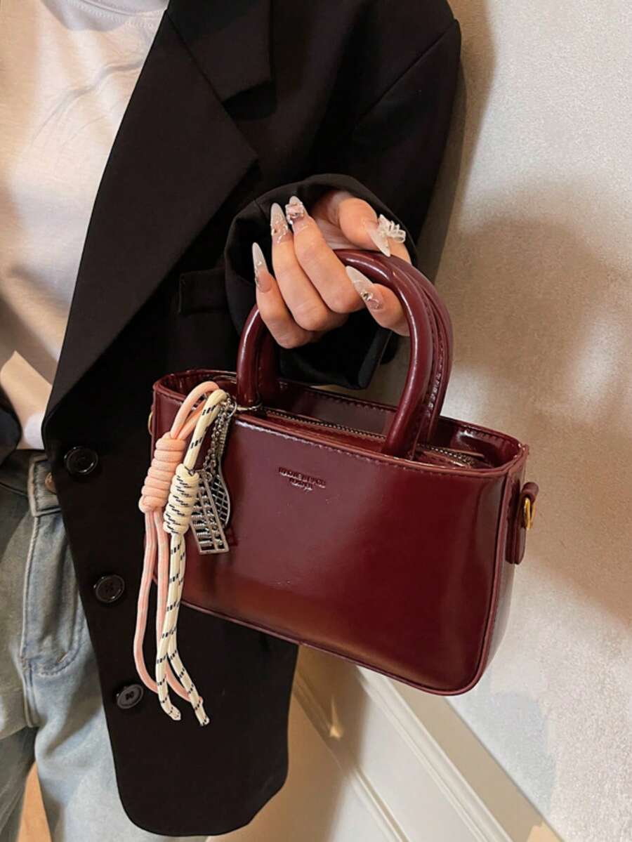 Túi xách đeo vai họa tiết chữ Joker cổ điển thời trang mới, vải PU chống thấm nước, thiết kế trang trí, mặt dây chuyền, thích hợp cho du lịch, mua sắm, tiệc tùng, hẹn hò. - Màu Đỏ Sâu - Xem 1