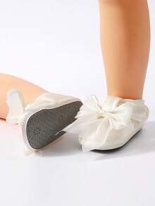 Zapatos de bebé niña recién nacida de suela blanda, zapatillas de cuna, primeros pasos planos, con lazo y flor, antideslizantes, para vestido de princesa de boda - Beis - Ver 4