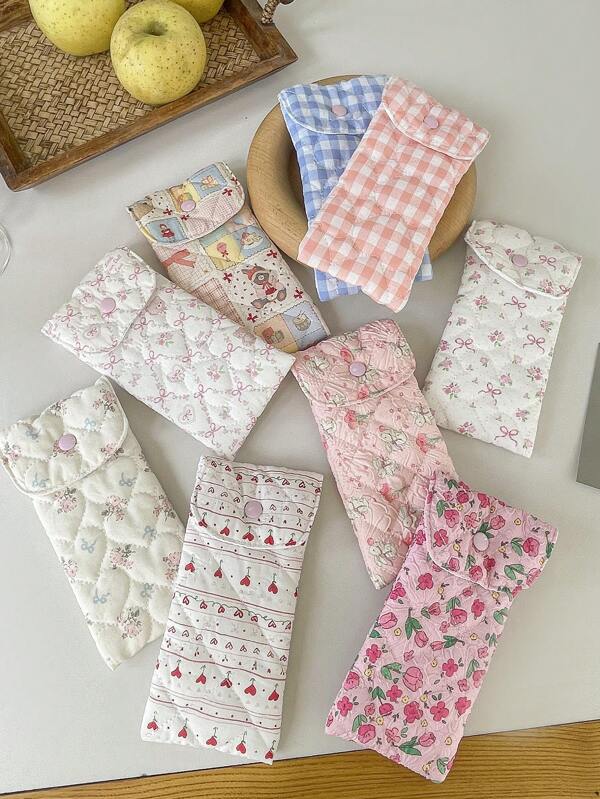 1 peça bolsa de óculos acolchoada com estampa fofa, caixa de armazenamento de óculos para meninas, bolsa de armazenamento multifuncional, organizador de óculos, organizador de joias, acessórios para óculos de sol com design de bolsa estilo coreano com fecho de fivela, protegendo perfeitamente os óculos de sol e tornando-os um ótimo presente de aniversário, presente para bons amigos, presente de casamento, madrinha de casamento, itens essenciais para viagens, itens essenciais para dormitório, acessórios de viagem, bolsa de viagem, férias, volta às aulas, material escolar, estojo de óculos, óculos de sol femininos