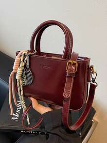 新款时尚经典百搭纯色 PU 防水面料，字母图案装饰设计手提包，吊坠装饰设计单肩包，适合旅行、购物、聚会、约会。 - 酒紅色 - 查看 3