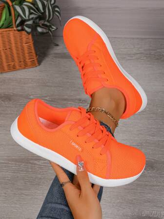 Chaussures de sport antidérapantes pour femmes - Chaussures de tennis à lacets plates, de fitness, de marche - Couleur orange - Semelle intermédiaire MD souple - Chaussures de sport d'intérieur/extérieur toutes saisons - Adhérence antidérapante, convient pour la gym, la course, les voyages - Chaussures de tennis faciles à nettoyer - Chaussures légères et stables pour femmes, équipement sportif décontracté, tissu respirant, conception durable, pour les passionnés de fitness