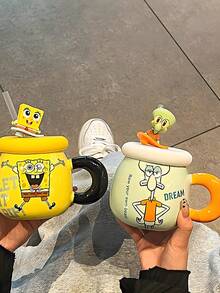 SpongeBob SquarePants كوب سيراميك عالي الجودة معتمد رسميًا مع غطاء - كوب ماء للزوجين/الغرفة المشتركة/العائلة. هذا كوب سيراميك عالي الجودة معتمد رسميًا مناسب للاستخدام المنزلي. يمكن استخدامه كوعاء إفطار أو كوب حليب. تم طباعة جسم الكوب بنمط كرتوني جميل، مقاوم للحرارة، مظهر فاخر، مناسب للرجال والنساء. - متعدد الألوان - مشاهدة 2
