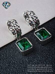 一对[2025时尚新品]这对精美的耳环巧妙地将链式图案与方形切割宝石融合在一起，将现代优雅与永恒的精致融为一体。采用优质925纯银制成，具有卓越的耐用性和奢华的表面处理。它们的中心是一颗天然绿水晶，其深沉、翠绿的色调让人联想到森林泉水——散发着清澈和大自然的神秘能量