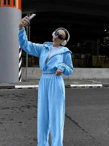 女士时尚纯色天鹅绒休闲运动服套装，包括连帽拉链短款上衣和抽绳阔腿裤 - 藍色 - 查看 6