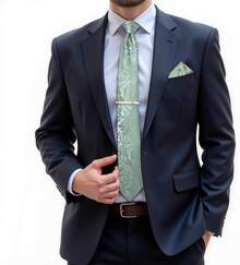 Conjunto de corbata de seda con estampado floral, incluye pinza de corbata, pañuelo y gemelos - Paisley verde salvia - Ver 9