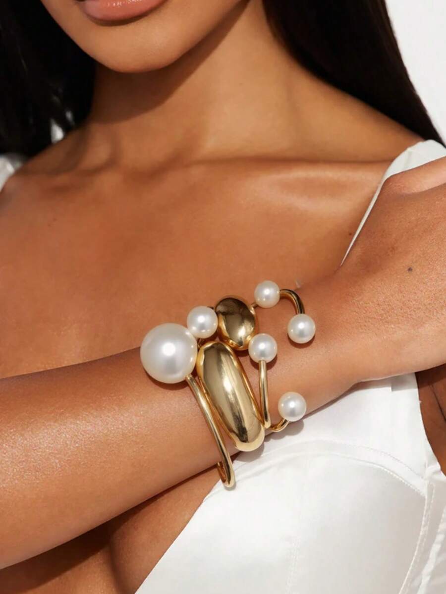 1 Pc Luxe Dome Cuff Bracelet , Faux Pearl Decor Chunky Metal Bangles Set , Hinged Design Metal Cuffs Bangles Jewelry For Daily Wear , Golden Color Metal Bracelets - Gold - View 1