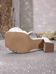 2025夏季新款白色蝴蝶结高跟凉鞋，露趾细带镂空时尚百搭透气舒适粗跟，大码可选 - 白色 - 查看 7