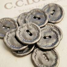 10 قطعة/18 مم أزرار معدنية مصنوعة يدويًا بطراز قديم مهترئ، تصميم عملة قديمة، غير متماثل بعينين، بطراز كاوبوي وصيني، للملابس والإكسسوارات للشعر والحقائب والأحزمة والقبعات والأوشحة، لوازم الخياطة DIY، ديكورات المنسوجات المنزلية، أزرار الرياح، الملابس والأزياء، الحرف اليدوية، ستيمبانك، بوهو، الموضة الرجعية، هدايا لعشاق الخياطة، الزفاف، كوسبلاي، أسلوب الخريف والشتاء، مشاريع DIY، رجال ونساء مشتركة - متعدد الألوان - مشاهدة 5