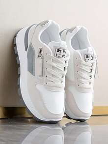 Zapatillas deportivas de mujer para primavera, verano y otoño, nuevas. Zapatillas casuales con suela gruesa, de malla transpirable, con cuña, ligeras y versátiles, de moda, con cordones, blancas y grises