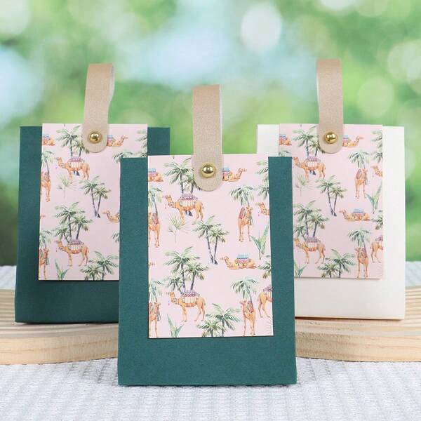 5/20 pièces Boîte-cadeau tenue à la main pour la Fête nationale saoudienne, boîte-cadeau blanche et verte avec palmiers et chameaux, parfaite pour la Fête nationale, boîtes faciles à assembler pour les faveurs de fête