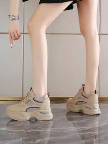 8厘米厚底穆勒运动鞋，复古风格休闲鞋，隐形坡跟，拉长腿部线条，舒适百搭，娇小女性必备单品 - 卡其色[網面版] - 查看 5