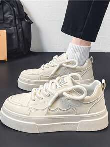 男士时尚厚底运动鞋，优质皮革拼接设计，醒目的黑白拼色，绳状鞋带增添个性化，低帮平底，休闲风格，百搭乳白色调，适合所有季节，日常穿着出众