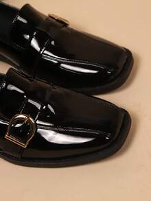 女士百搭方头休闲鞋，金属扣装饰，低跟，镜面材质，一脚蹬乐福鞋，粗跟小皮鞋，工作鞋，女式乐福鞋，玛丽珍鞋，透明高跟鞋，女式高跟鞋，女式穆勒鞋，办公鞋，女鞋，黑色中跟鞋，工作鞋，学院风，复古平底鞋，简约平底鞋，女士正装鞋，春秋平底鞋，女式一脚蹬鞋，黑色鞋，黑色高跟鞋，女鞋，粗跟鞋，厚底鞋 - 黑色 - 查看 5