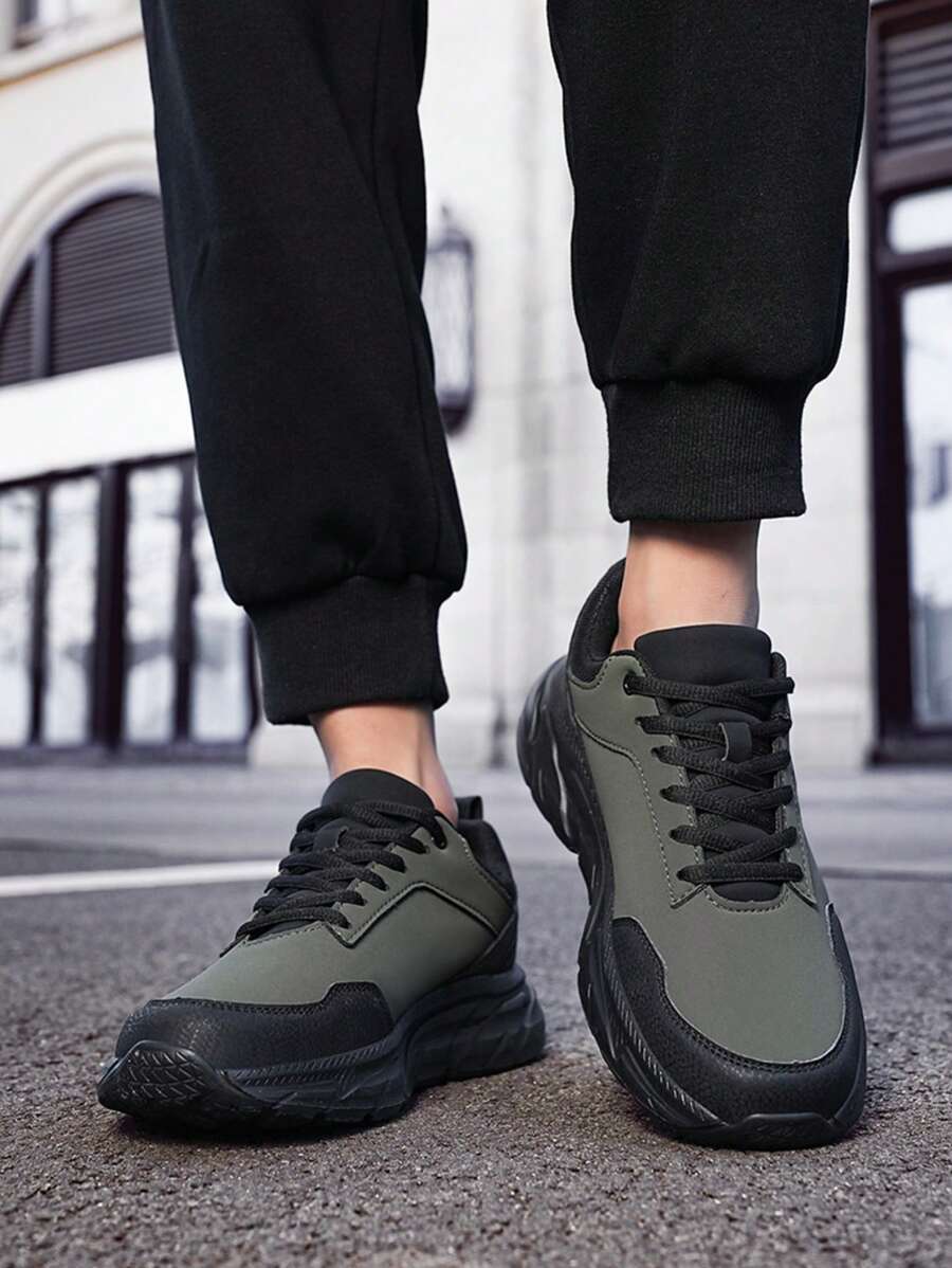 男士轻便跑步鞋 - 适合健身、慢跑、全年散步 - 透气低帮舒适设计 - 厚实 EVA 鞋底，减震 - 多功能休闲鞋